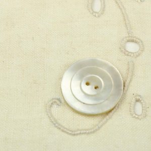 1個 19mm 彫り模様 白シェル