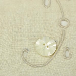 1個 13mm  彫り模様 白シェル