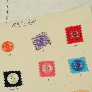 ボタン見本 1枚13個  411