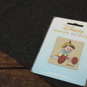 ワッペン ピノキオ ベージュ おすわり