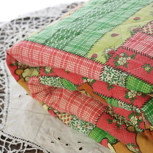 ベッドカバー わんわん物語 パッチワーク キルト 花