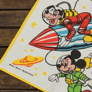 宇宙飛行士とロケット柄のハンカチ ミッキー ドナルド グーフィー