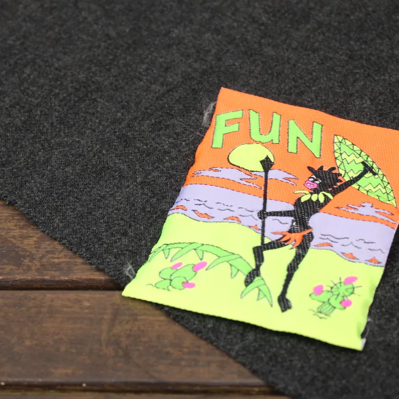 大きな刺繍タグ FUN ネオン オレンジ