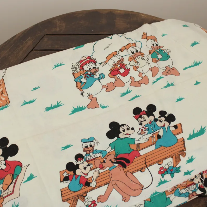 130*140 解体生地  ミッキー＆フレンズ キャンプ  レトロ