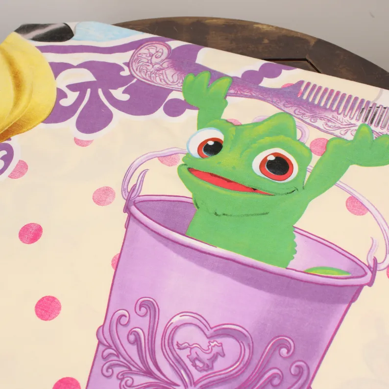 130*185 シーツ解体生地  ラプンツェル マキシマス パスカル 大柄