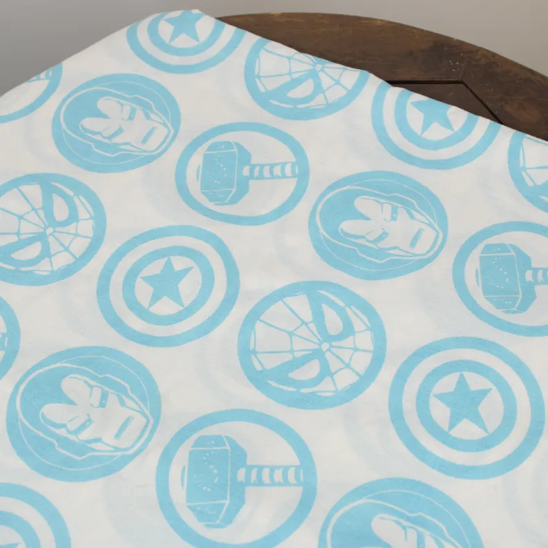 130*90 シーツ解体生地  MARVELヒーロー アベンジャーズ スタンプ水色