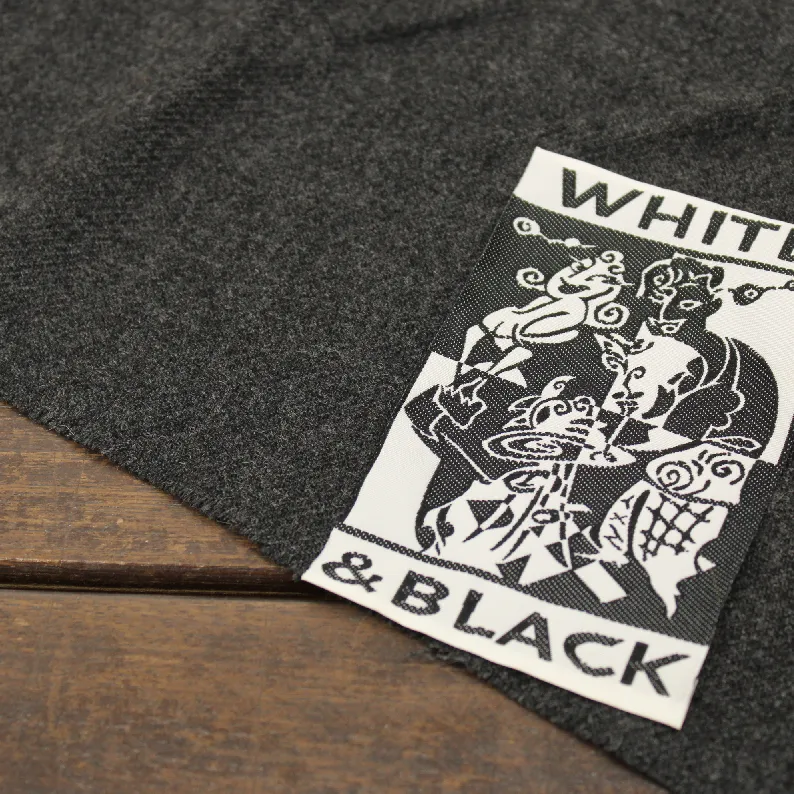 大きな刺繍タグ WHITE & BLACK