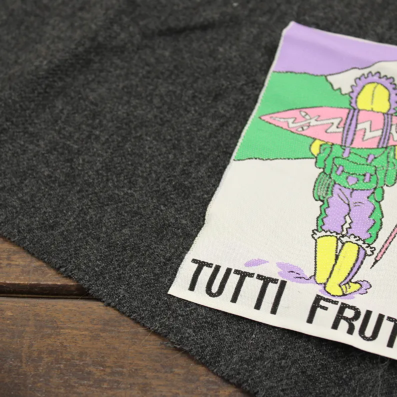 大きな刺繍タグ TUTTI FRUTI 雪山