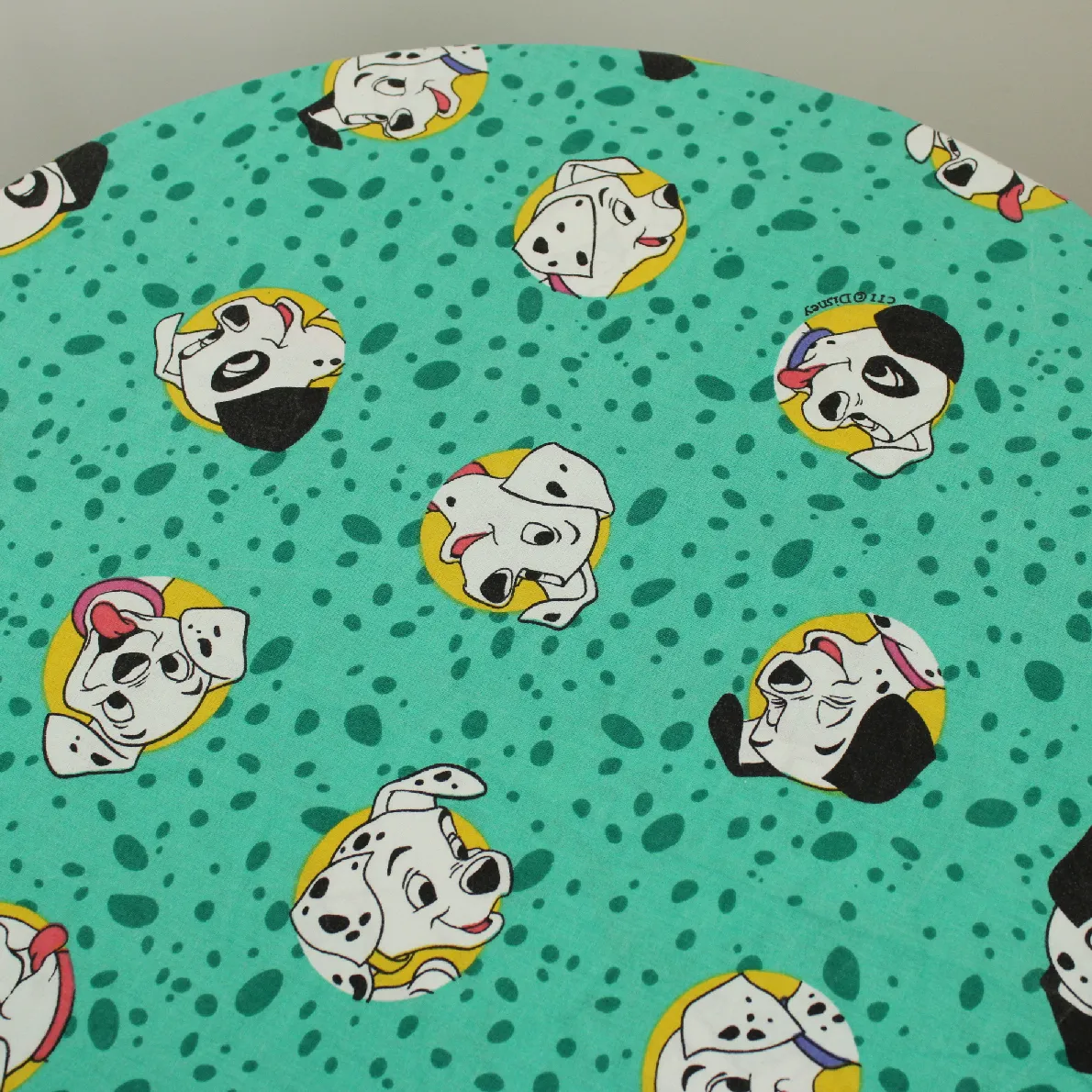 125*90 シーツ解体生地  101匹わんちゃん ぶち 小丸 グリーン