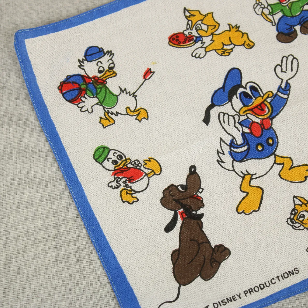 レトロ ミッキー＆フレンズのハンカチ ドナルド 犬 ブルー