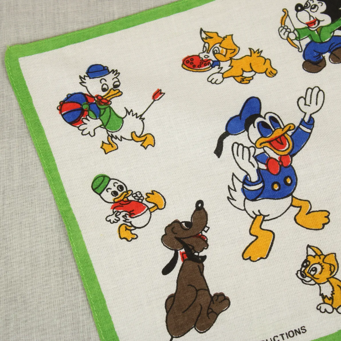 レトロ ミッキー＆フレンズのハンカチ ドナルド 犬 グリーン