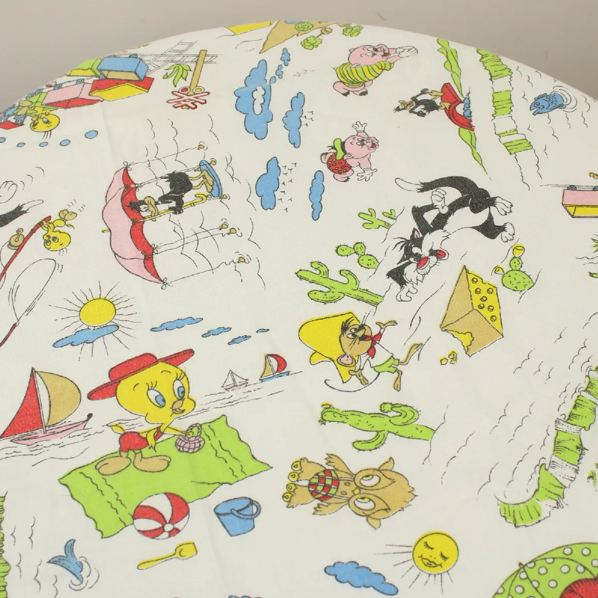 60*60 シーツ解体生地 ルーニー・テューンズ レトロ 小柄 カラフル