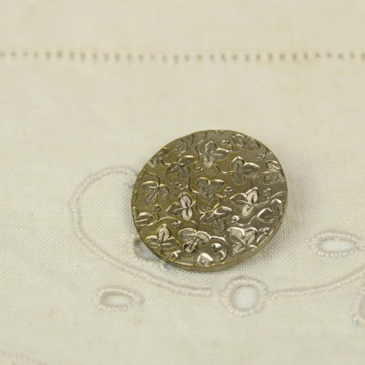 1個 26mm  植物 ツタ 葉 ゴールド