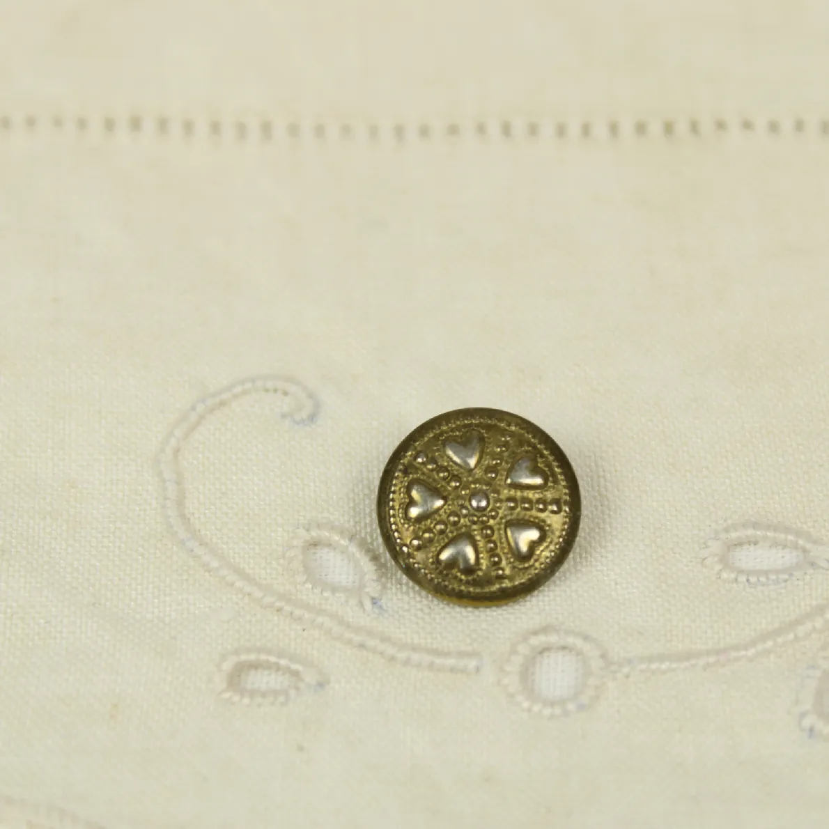 1個 15mm  ハート 聖杯 幾何学模様 ゴールド