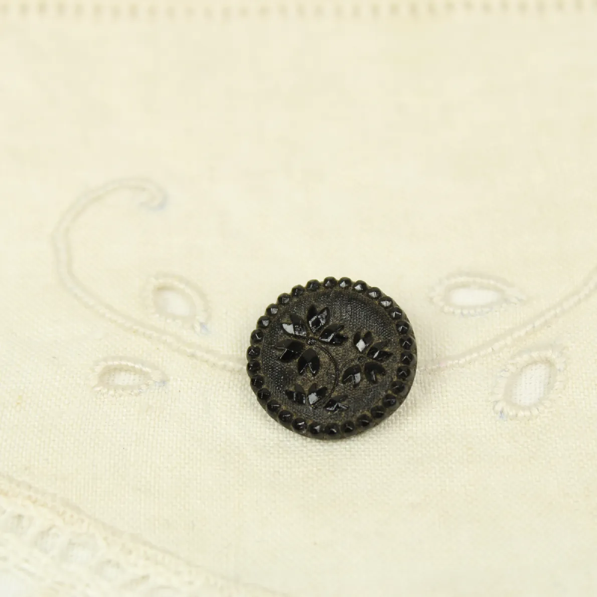 1個 12mm  ブラックガラス 555