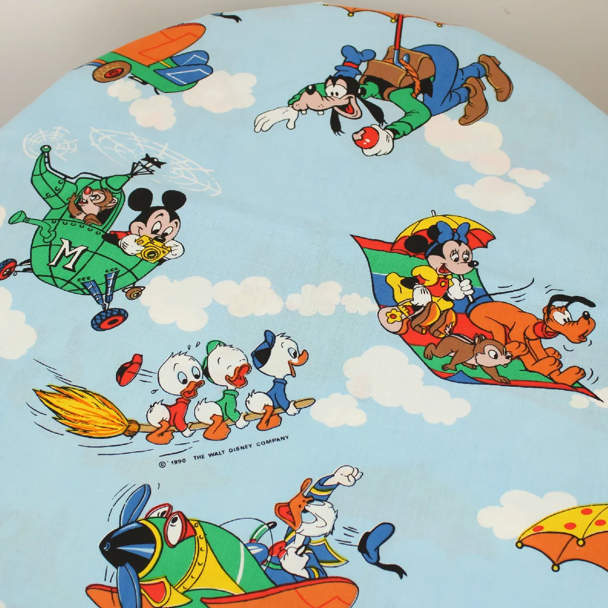 80*115 カーテン解体生地  ミッキー＆フレンズ 空中散歩 カラフル