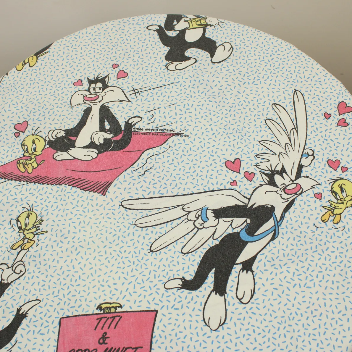 80*135 シーツ解体生地 シルベスター トゥイーティー 赤絨毯