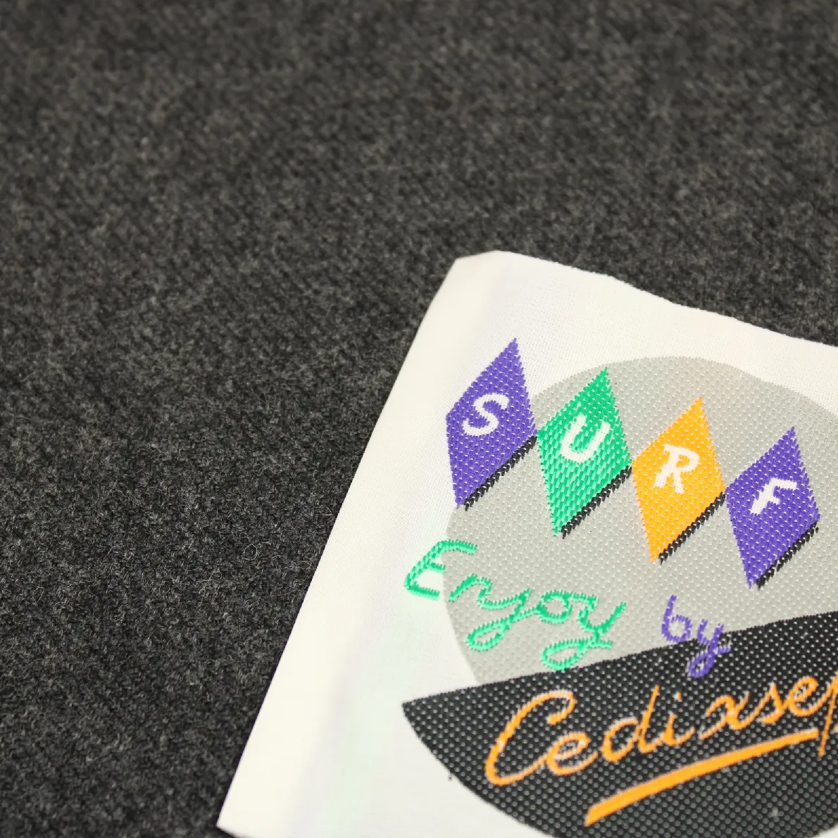 大きな刺繍タグ SURF CEDIXSENT
