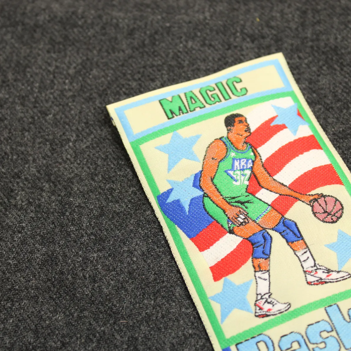 大きな刺繍タグ MAGIC BASKET