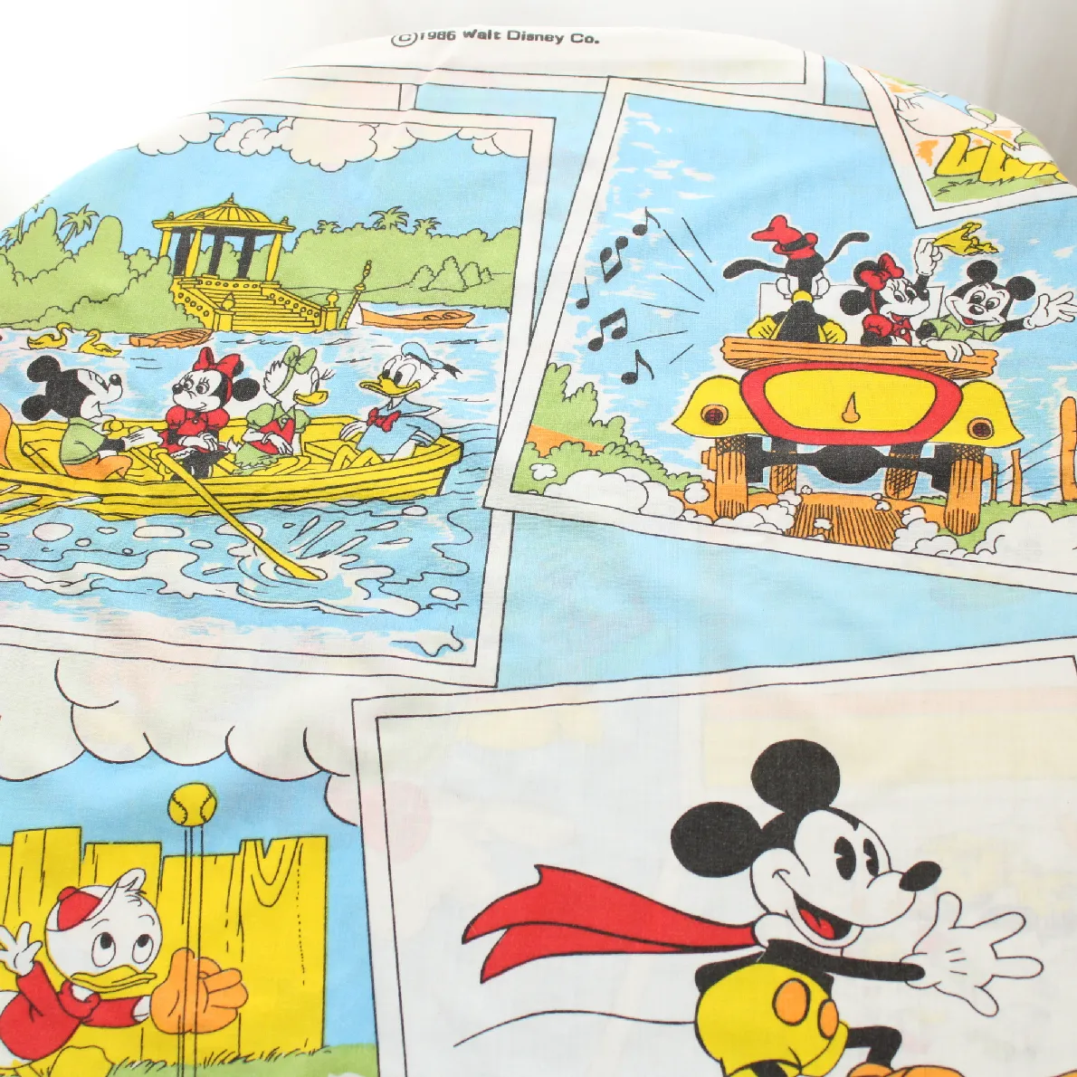 135*185 シーツ解体生地  ミッキー＆フレンズ レトロ 写真