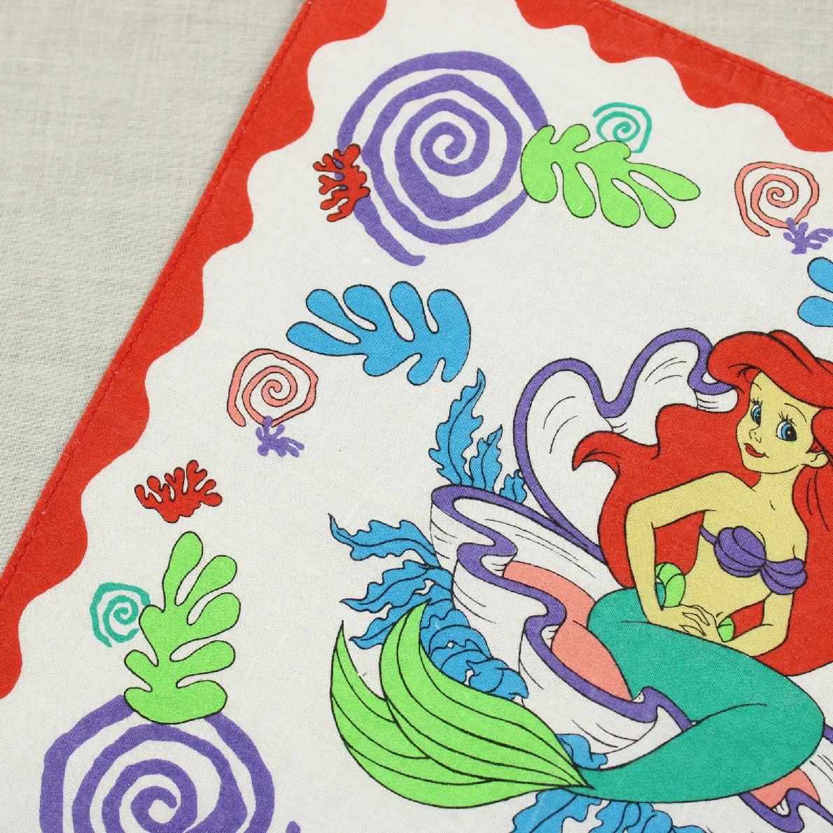 アリエルのハンカチ シェル 赤