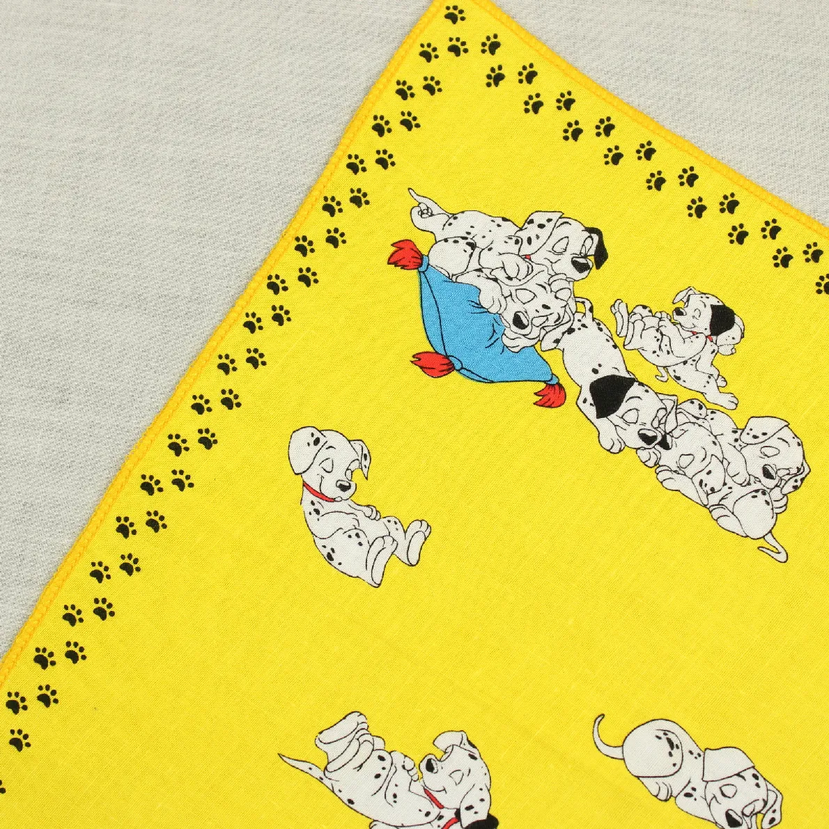 101匹わんちゃんのハンカチ おひるね イエロー