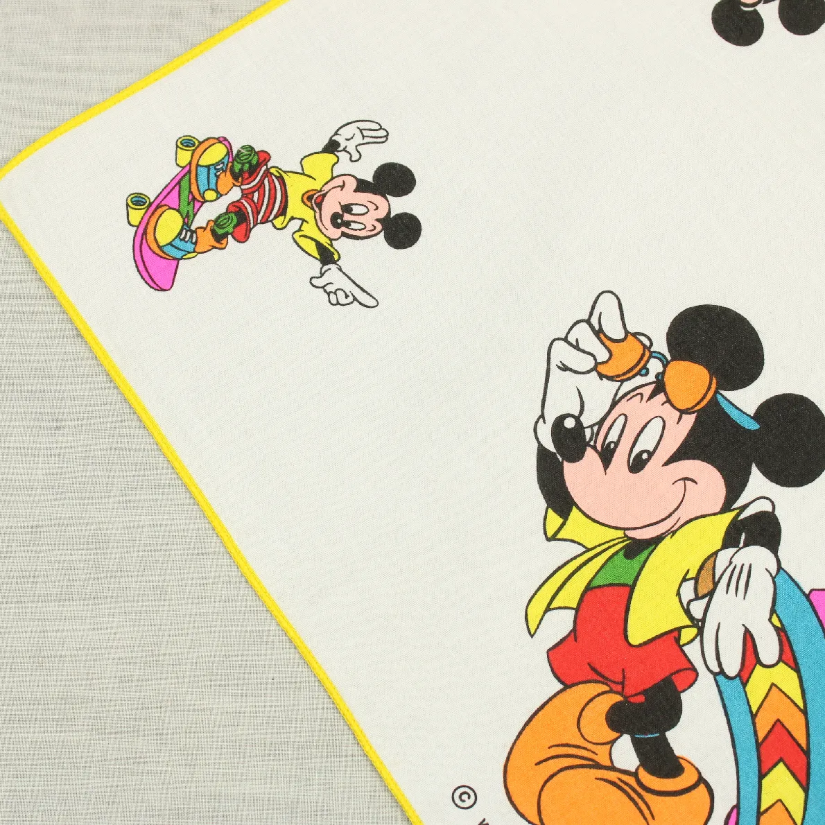 ミッキーのハンカチ スケボー イエロー