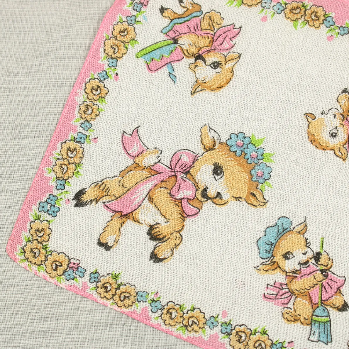 レトロハンカチ 子ヤギ 花 ピンク
