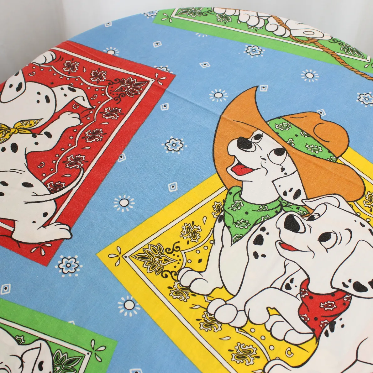 170*130 シーツ解体生地 101匹わんちゃん バンダナ 大柄