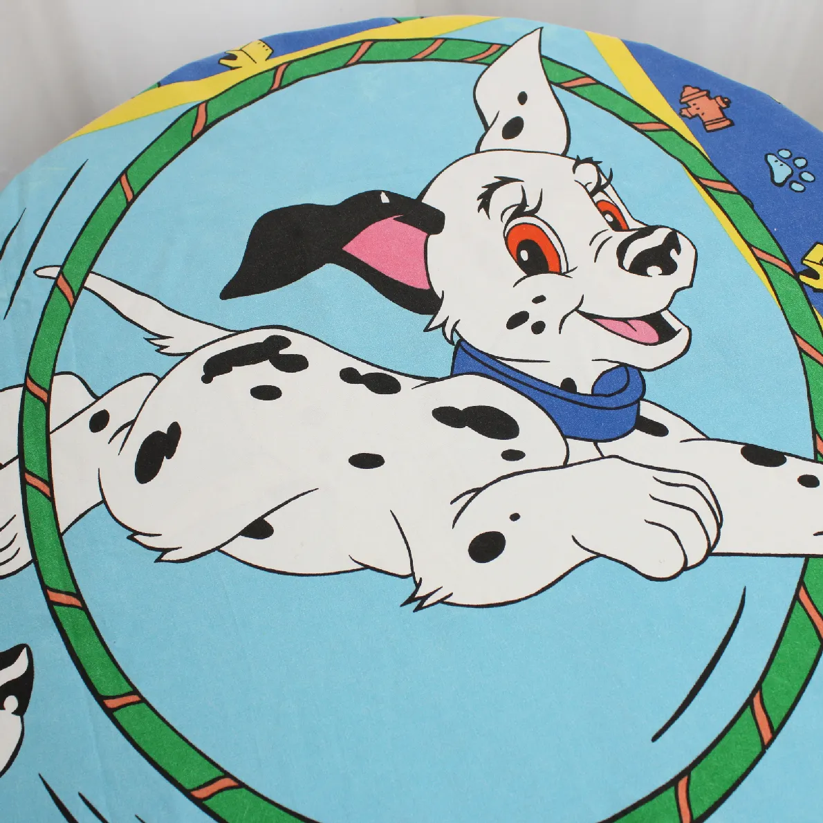 125*190 シーツ解体生地  101匹わんちゃん  フラフープ 大柄