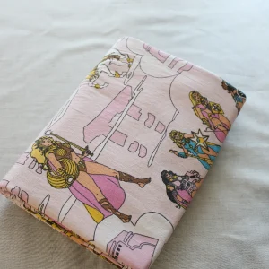 フラット Golden Girl and the Guardians of the Gemstones